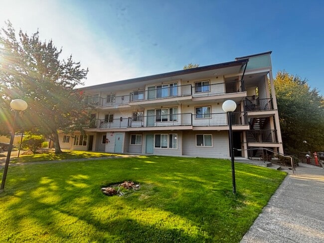 Building Photo - Your Home is Waiting! Unit 10-102