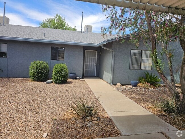 Building Photo - 2BR 2BA Condo ready for move in!