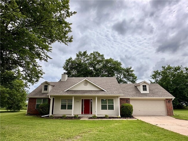 Building Photo - 2137 E Stanwyk Dr