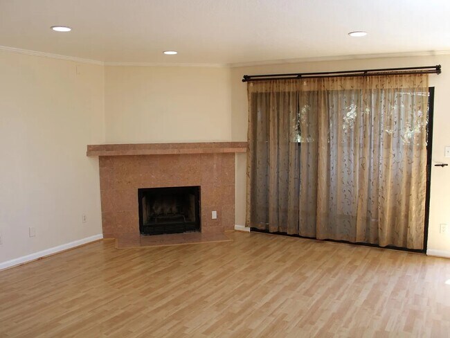 Photo - 1348 N Orange Dr Unit 2