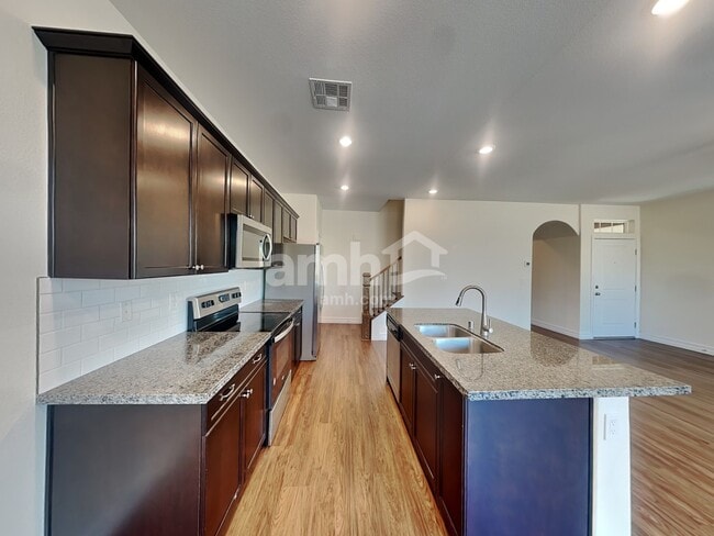 Photo - 960 Nero Ave