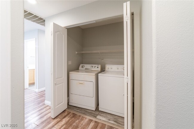 Photo - 4024 Benevolent Dr