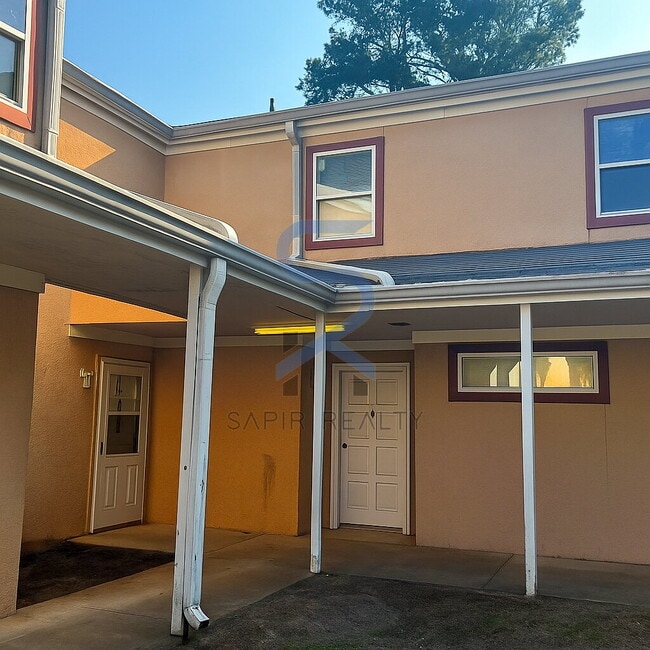 Building Photo - Move in before November 15th and get $100 ...