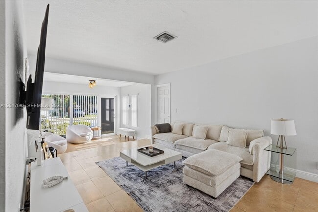 Photo - 1639 Van Buren St