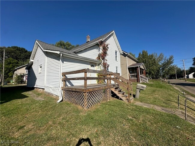 Photo - 1915 Maple Ave NE