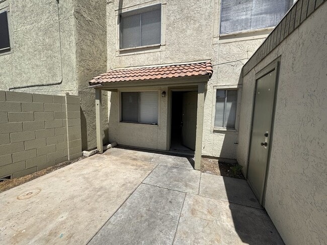 Photo - Glendale 2-br Townhome With Carport