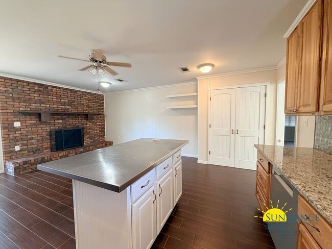 Photo - 723 Clark Dr