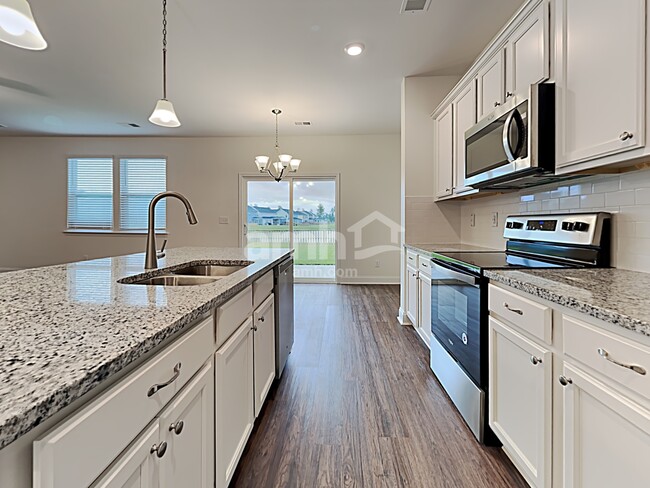 Photo - 311 Azore Way