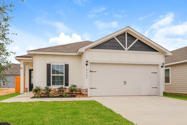 Building Photo - 16455 Hill Dr