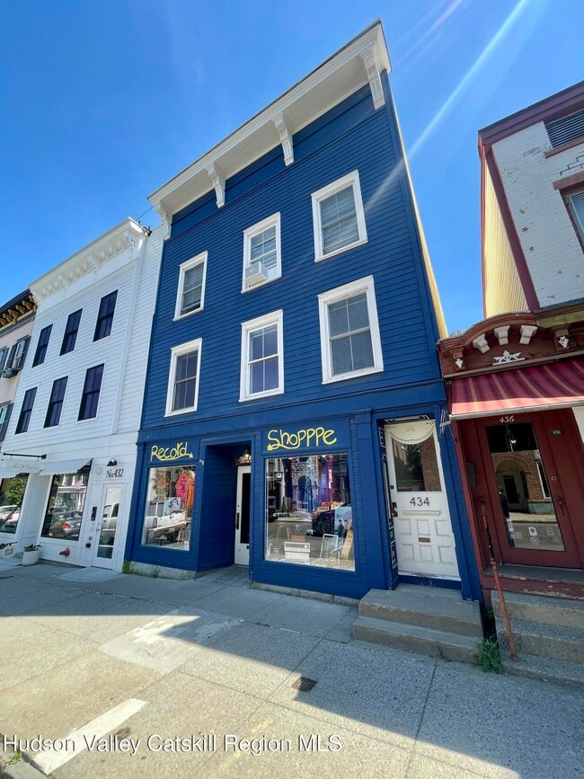 Photo - 434 Warren St