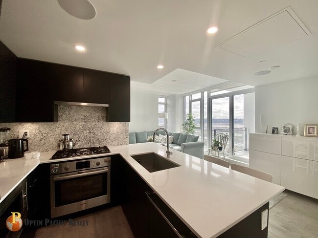 Building Photo - 901 Lougheed Hwy Unit 20XX