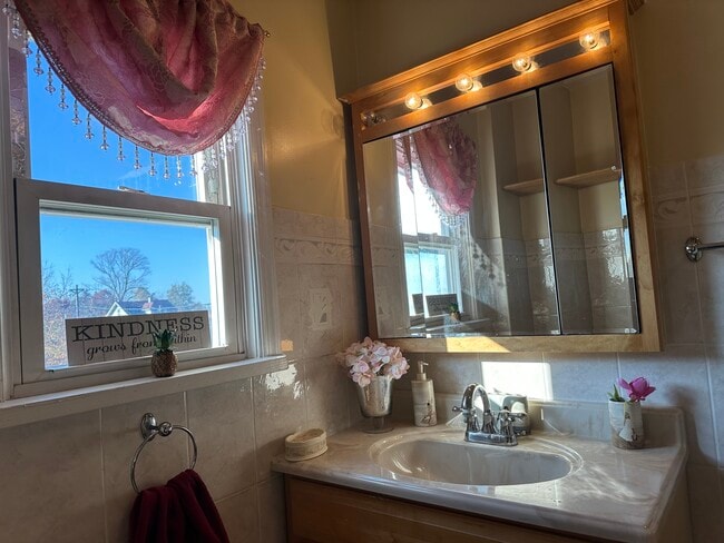 Building Photo - 269 N 1st Ave Unit B