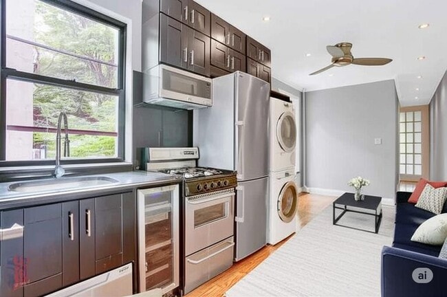 Building Photo - 212 E 105th St Rental