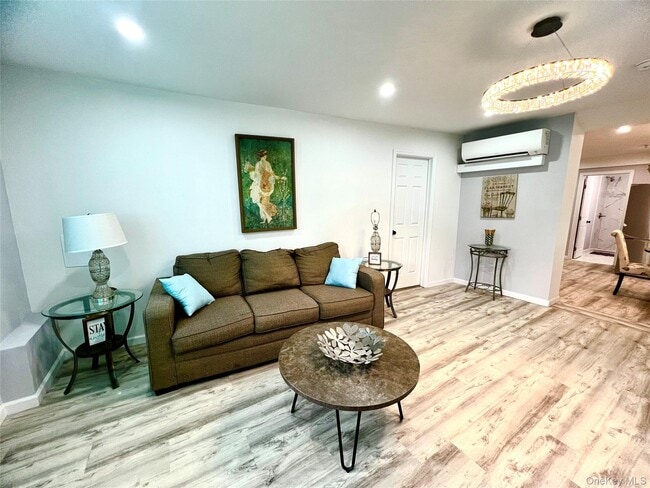 Photo - 128 W Main St