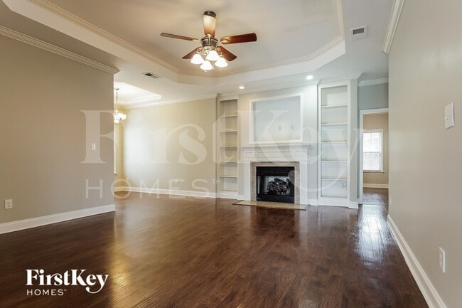 Photo - 2057 Highview Way