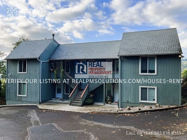 Building Photo - 205 3rd Ave