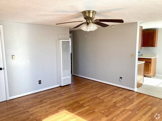 Building Photo - Single Family Home for Rent in Dodge City