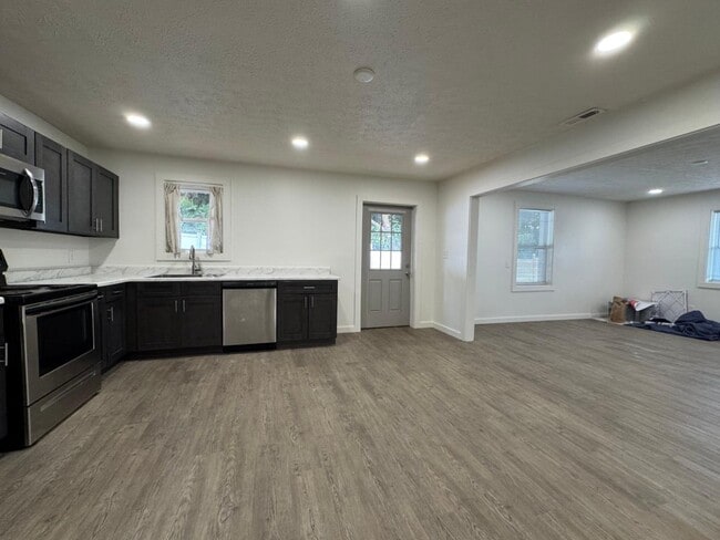 Photo - 182 State St