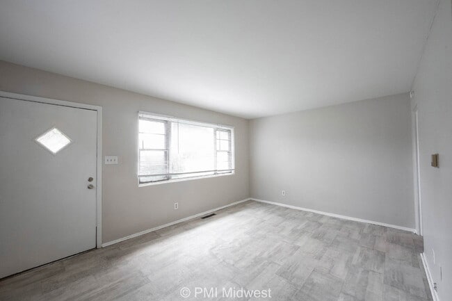 Photo - 5820 Grandview Dr