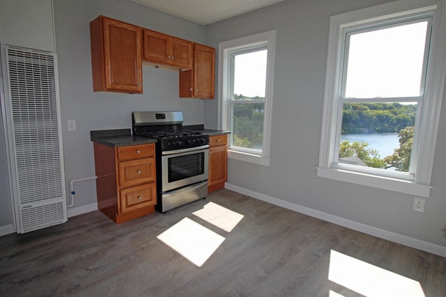 Photo - 125 Grove St Unit 2