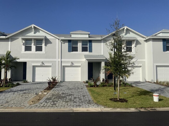 Photo - 496 Salisbury Cir