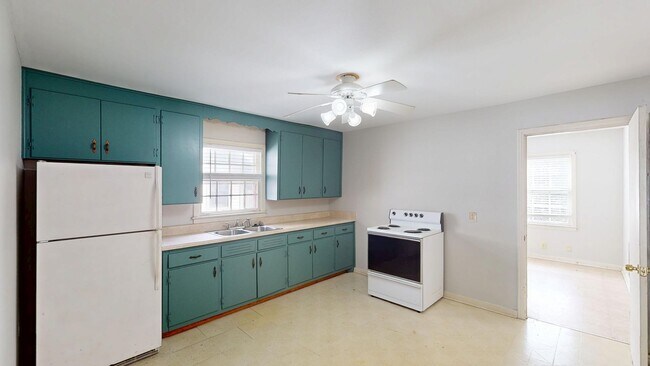 Building Photo - 1902 Shelby Ave Unit B