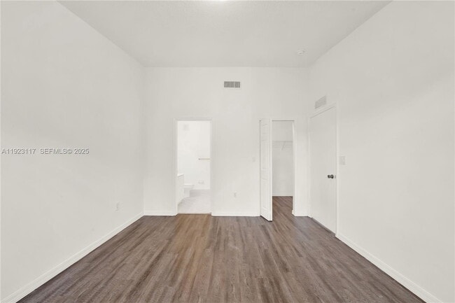 Photo - 3385 NE 10th St