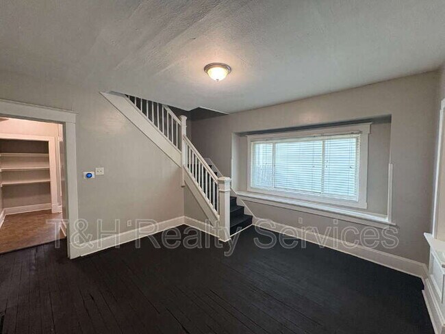 Photo - 1624 Yandes St