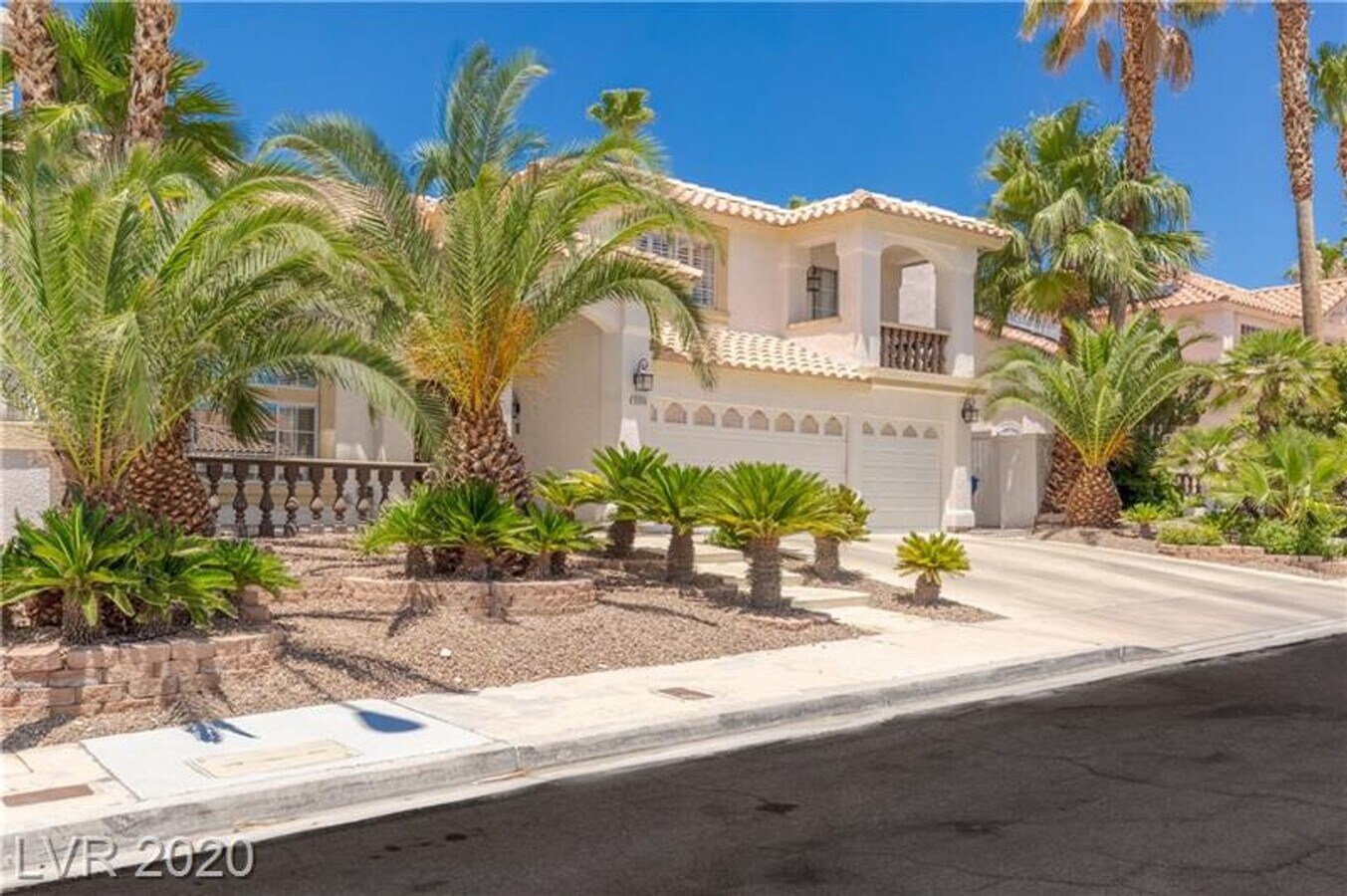 5 BEDROOM HOME WITH A POOL & SPA! - 5 BEDROOM HOME WITH A POOL & SPA!