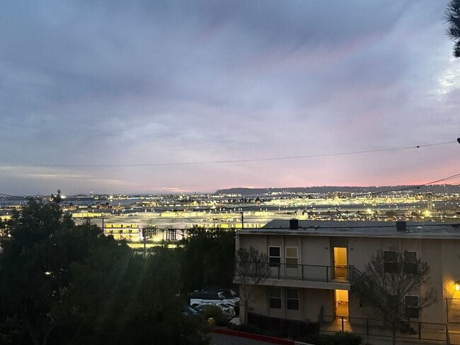 Building Photo - Spacious Studio aand 1-bedroom Apartments in Mission Hills – Prime Location! Unit 1626 B