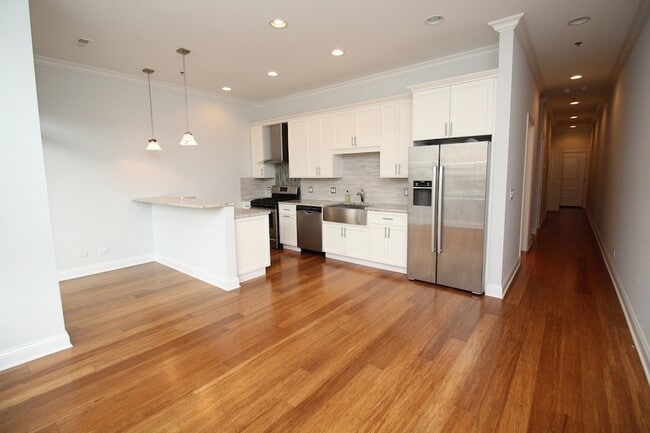 Photo - 1609 W Warren Blvd Unidad 209