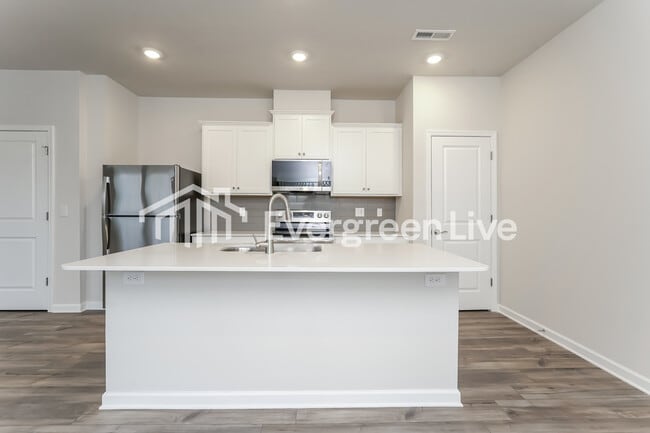 Photo - 5609 Hydrangea St