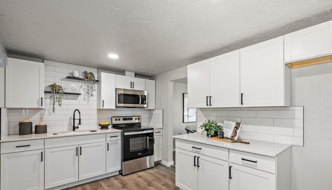 Photo - 316 E 46th Pl