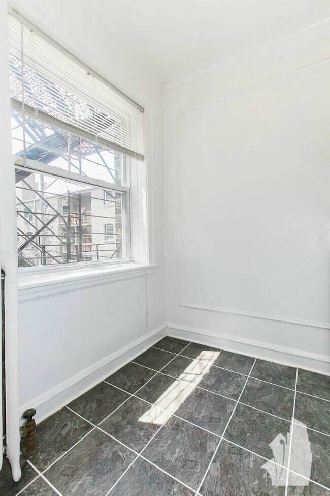 Photo - 5516 N Kenmore Ave Unit 200