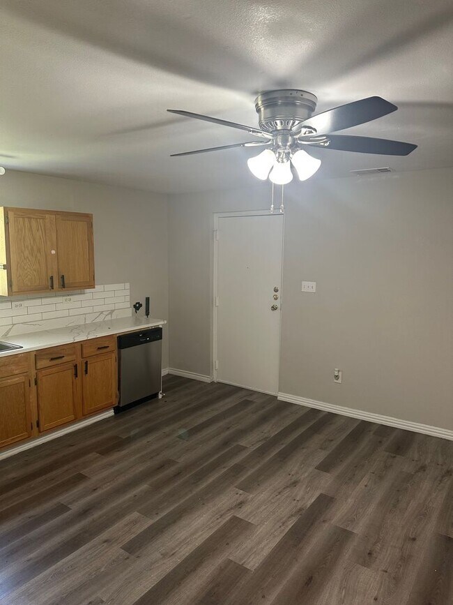 Photo - 8280 S State Hwy 78