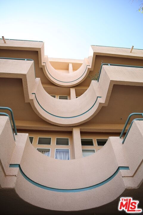 Photo - 4830 Elmwood Ave Unit 203