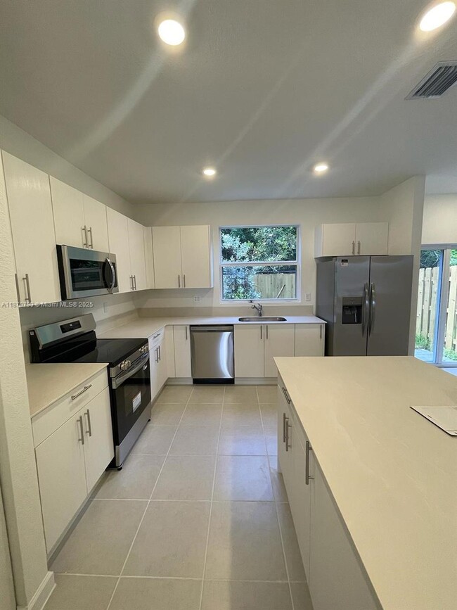 Photo - 144 SE 10th St