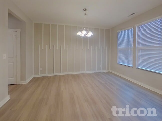 Photo - 710 Anglin Forest Way