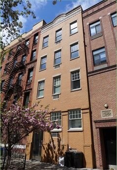 Photo - 203 E 7th St