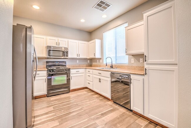 Photo - Status: Accepting Applications