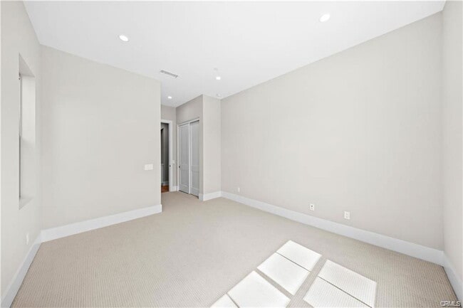 Photo - 130 Mossvine