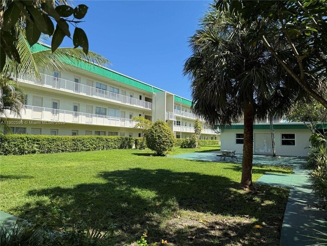 Building Photo - 1450 Atlantic Shores Blvd Unit 110