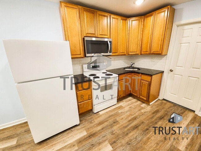 Photo - 1933 Colonial St