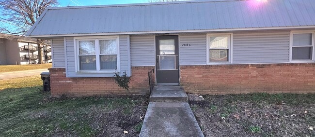 Building Photo - 2545 S Ingram Mill Rd Unit A