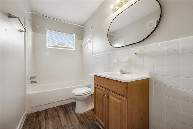 Welcome to Holmes Pointe Apartments!