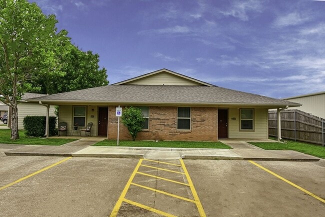 Photo - 417 E Main St