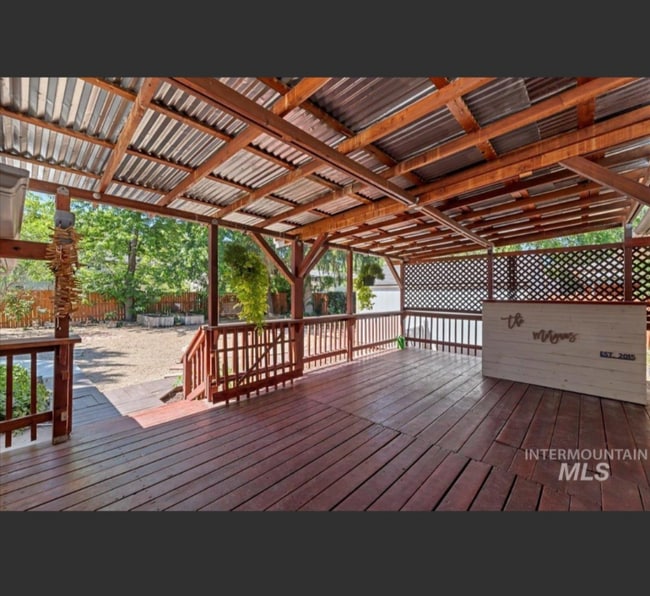 Photo - 425 W Pine Ave