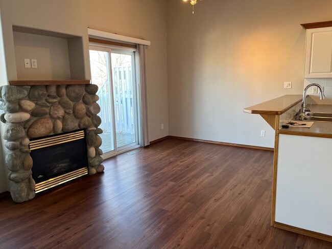 3 Bed 2 Bath Unit in Red Deer, AB