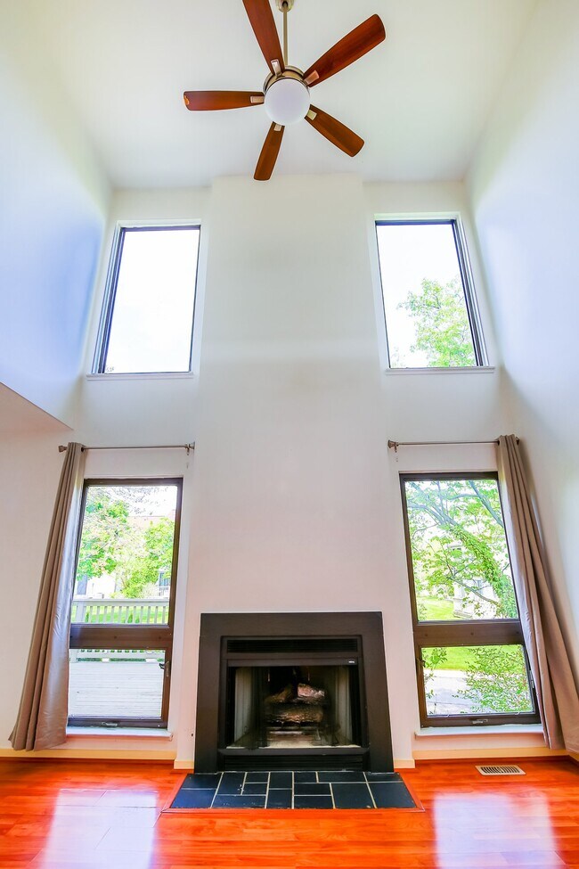 Photo - 716 Eton Ct