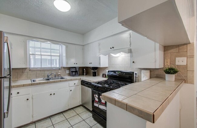 Building Photo - 5542 Holly St Unit 209